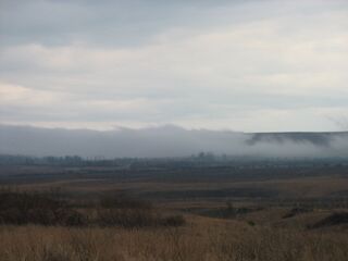 Орієнтовно кінець жовтня 2008 року. Летійський туман котиться, як снігова лавина, від Старого Криму повз курган Кара-Оба.