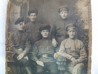 Василь ліворуч