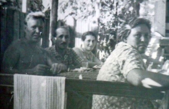 Гагры, ул. Шота Руставели. Хозяин дома Важа Кикабидзе был заядлым футбольным болельщиком.